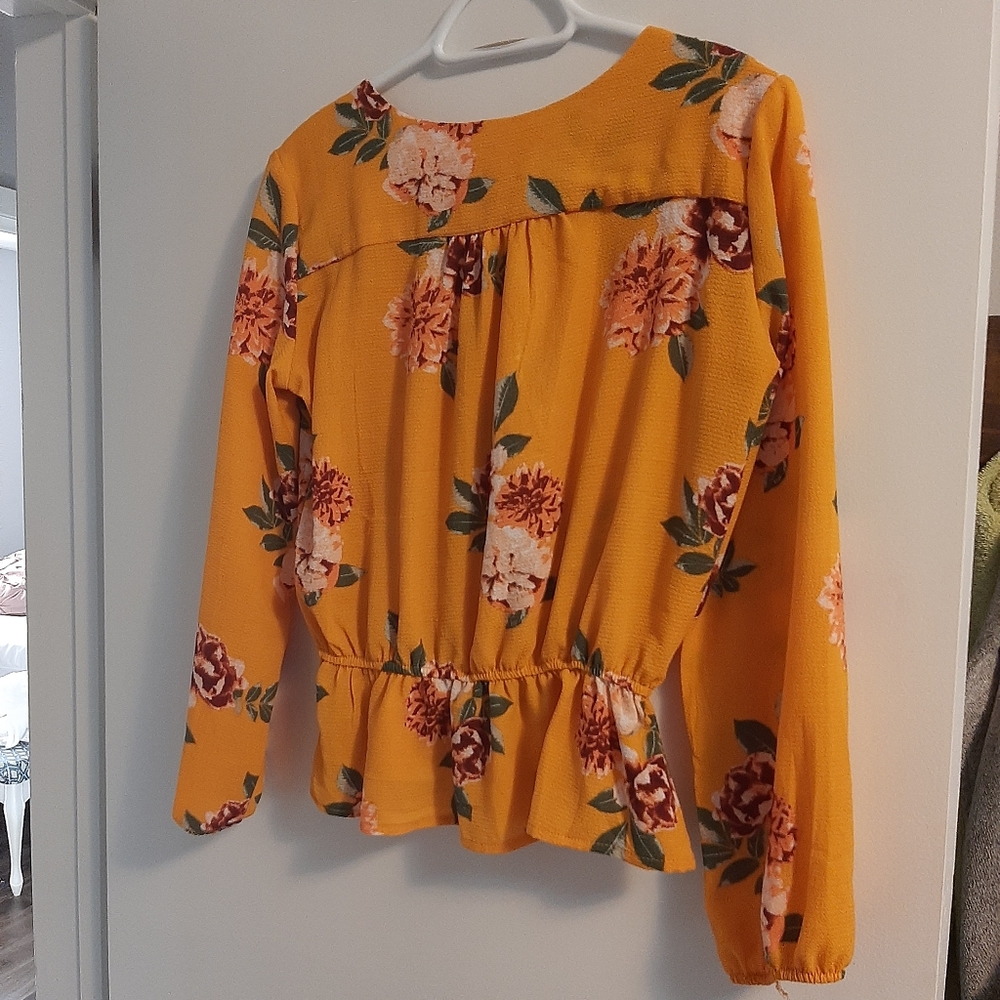 Blouse - Picture 2 of 6